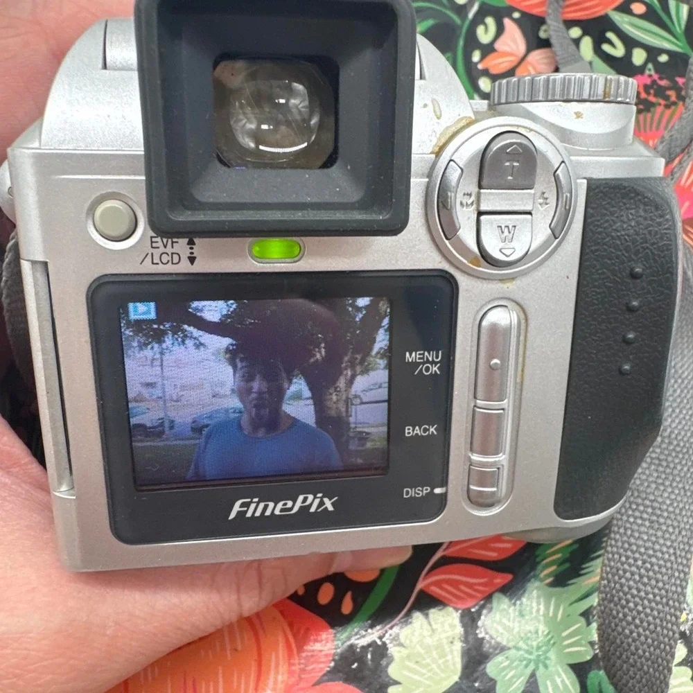 Fujifilm FinePix S3000 Digital Camera –‎ Compact Point-and-Shoot Camera